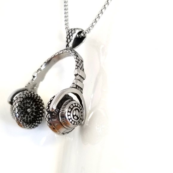 Mans Headphone Necklace - Picture 2 of 3